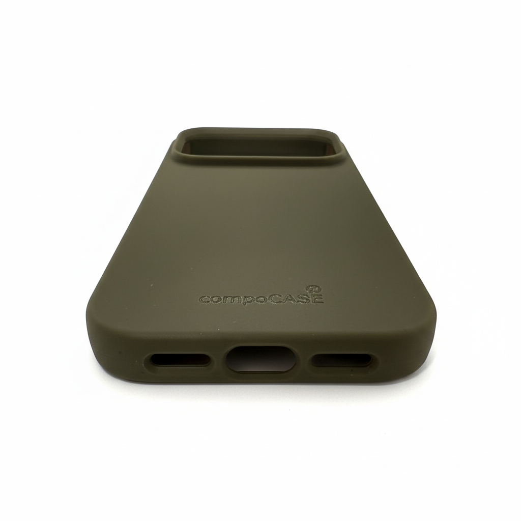 Nachhaltige iPhone 17 Pro Max Hülle Olive grün Ladekabel Anschluss